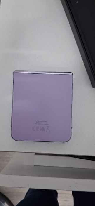 Vand samsung galaxi z flip4  in stare buna de functionare de