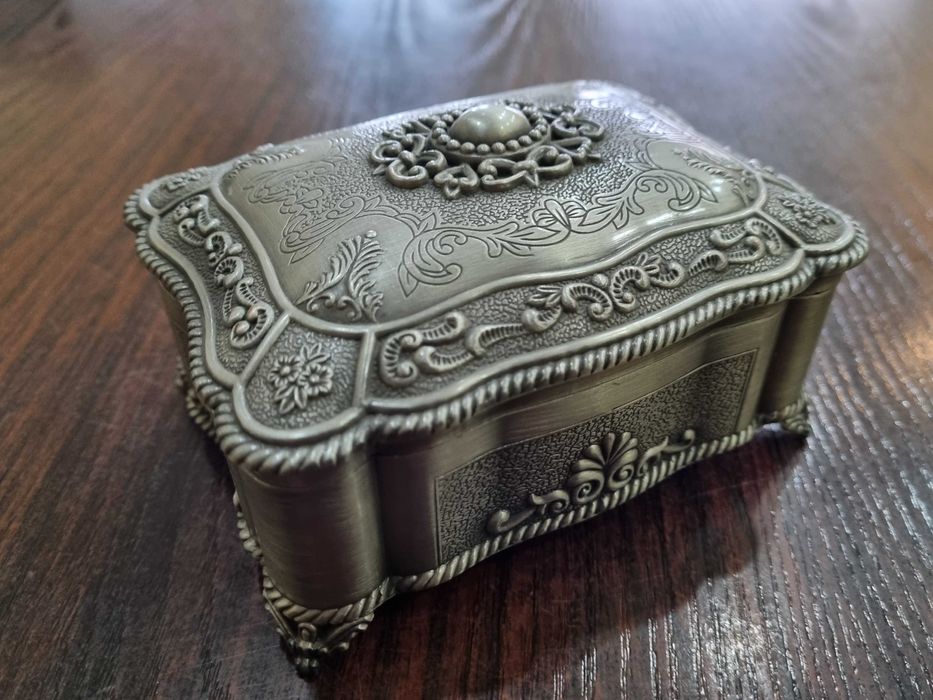 КОЛЕДЕН ПОДАРЪК! Нова метална винтидж Бижутера! Подарък За нея