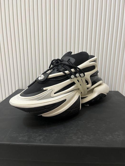 Balmain unicorn alb-negru