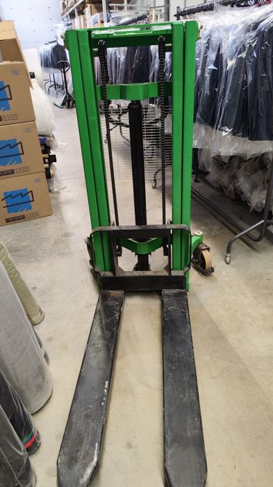 Ръчен хидравличен стакер 2м