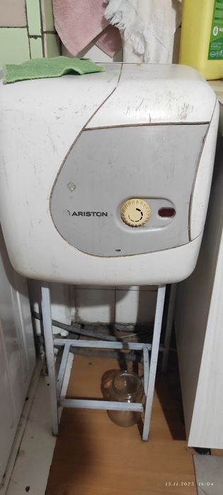 Отдам водонагреватель, шкафы ,велосипед в одни руки