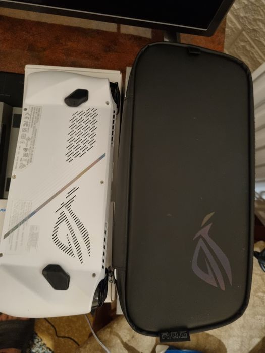 Asus ROG ally Z1 extreme 1TB SteamOS accesorii