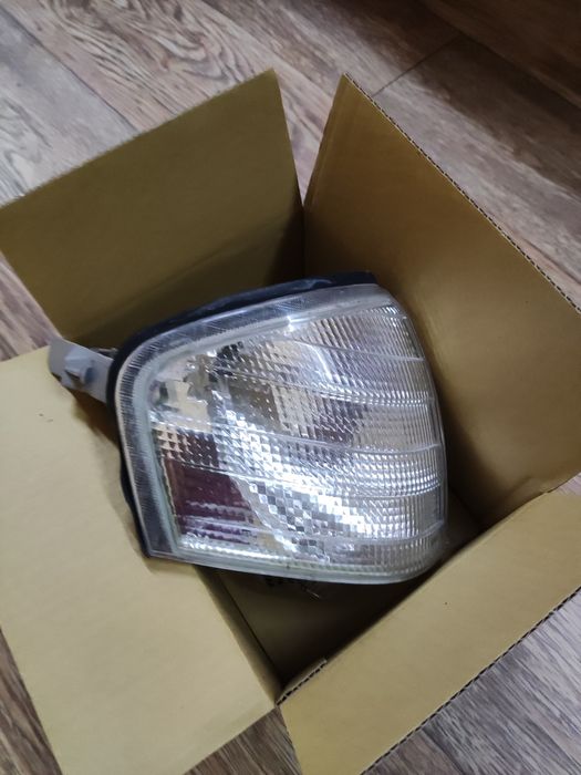 Преден десен мигач мерцедес W202 95г.