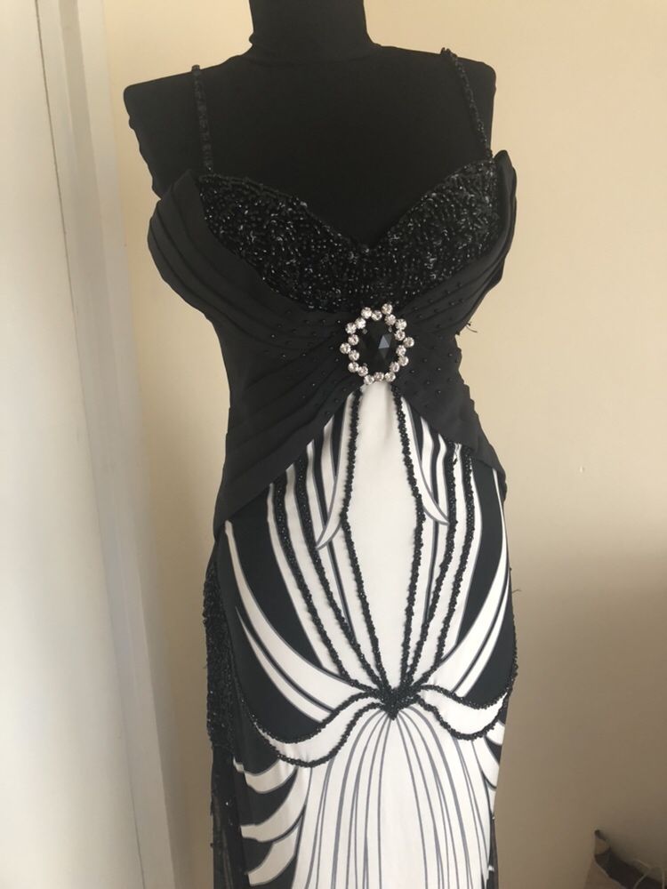 Rochie elegantă neagră