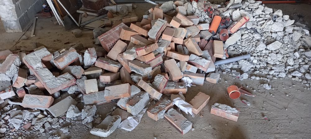 Ofer gratuit caramida din demolari. Donez