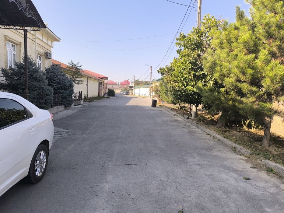 Продае́тся земля  фасад 70м на дл 25м в Яшнаабад районе,ор. пост