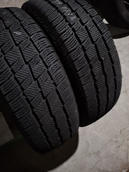 2 Anvelopele de iarnă 215 65 r16C Hifly