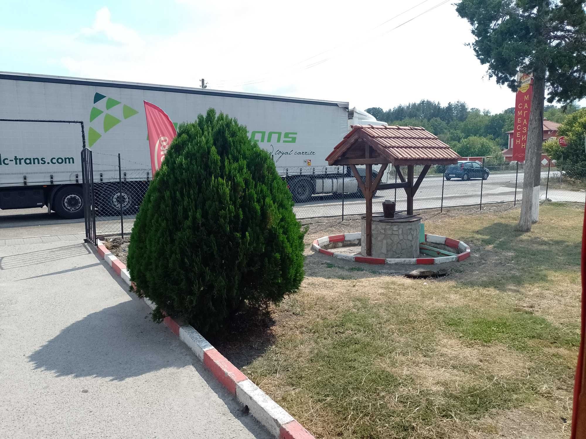 Продавам разработен хр.магазин и закусвалня
