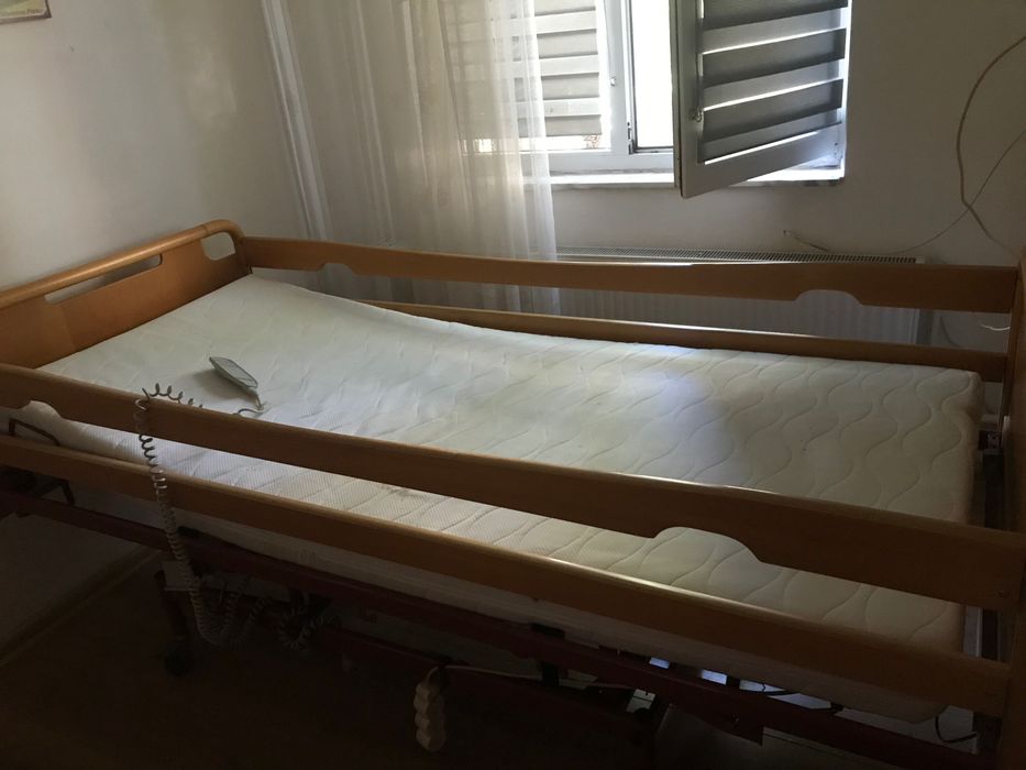 Pat electric,reglabil pat de spital/bolnavi.perfect funcțional.
