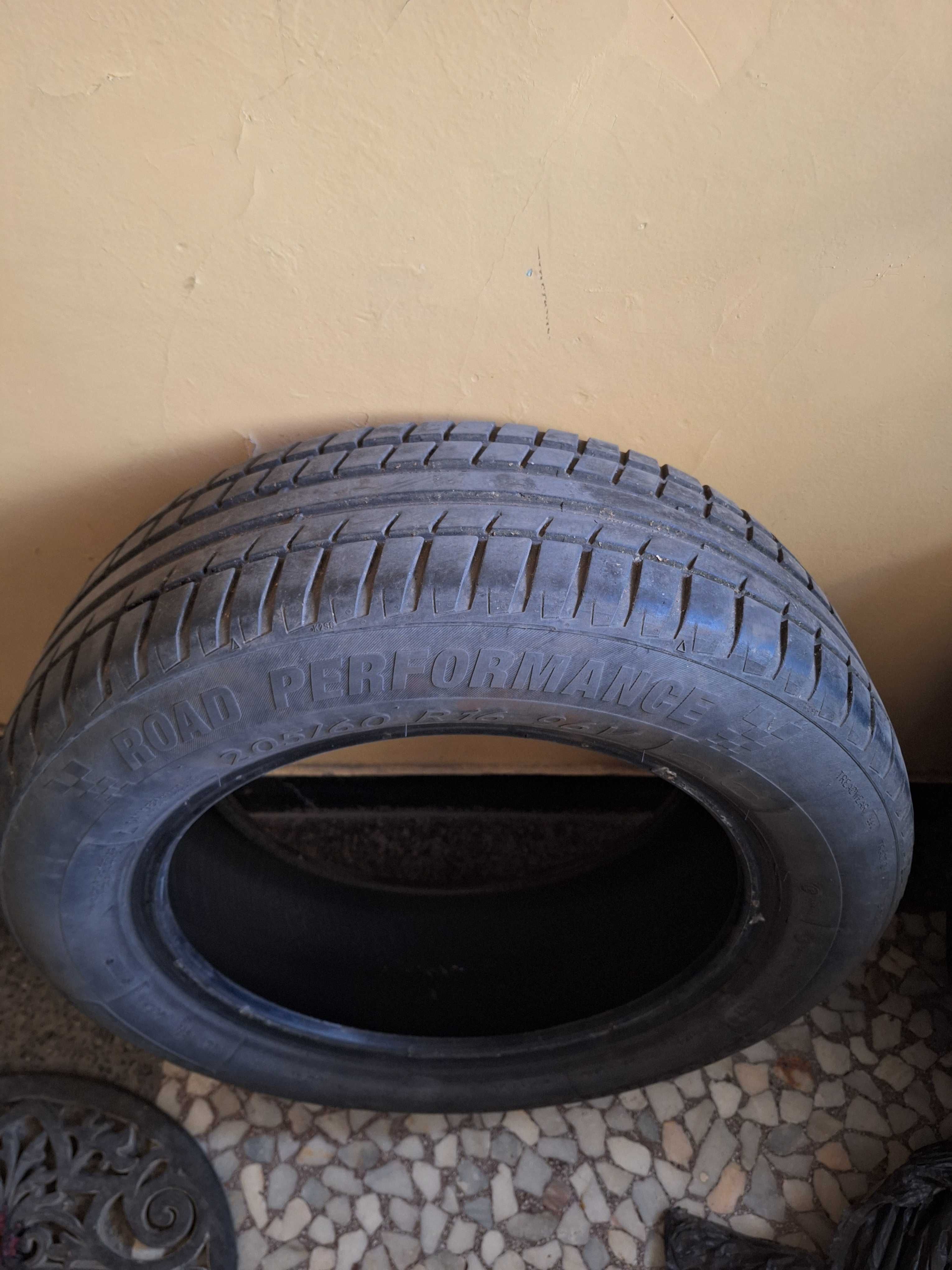 1 бр.+ 1 бр. подарък ,летни гуми Kormoran, 205/60R/16 96V,