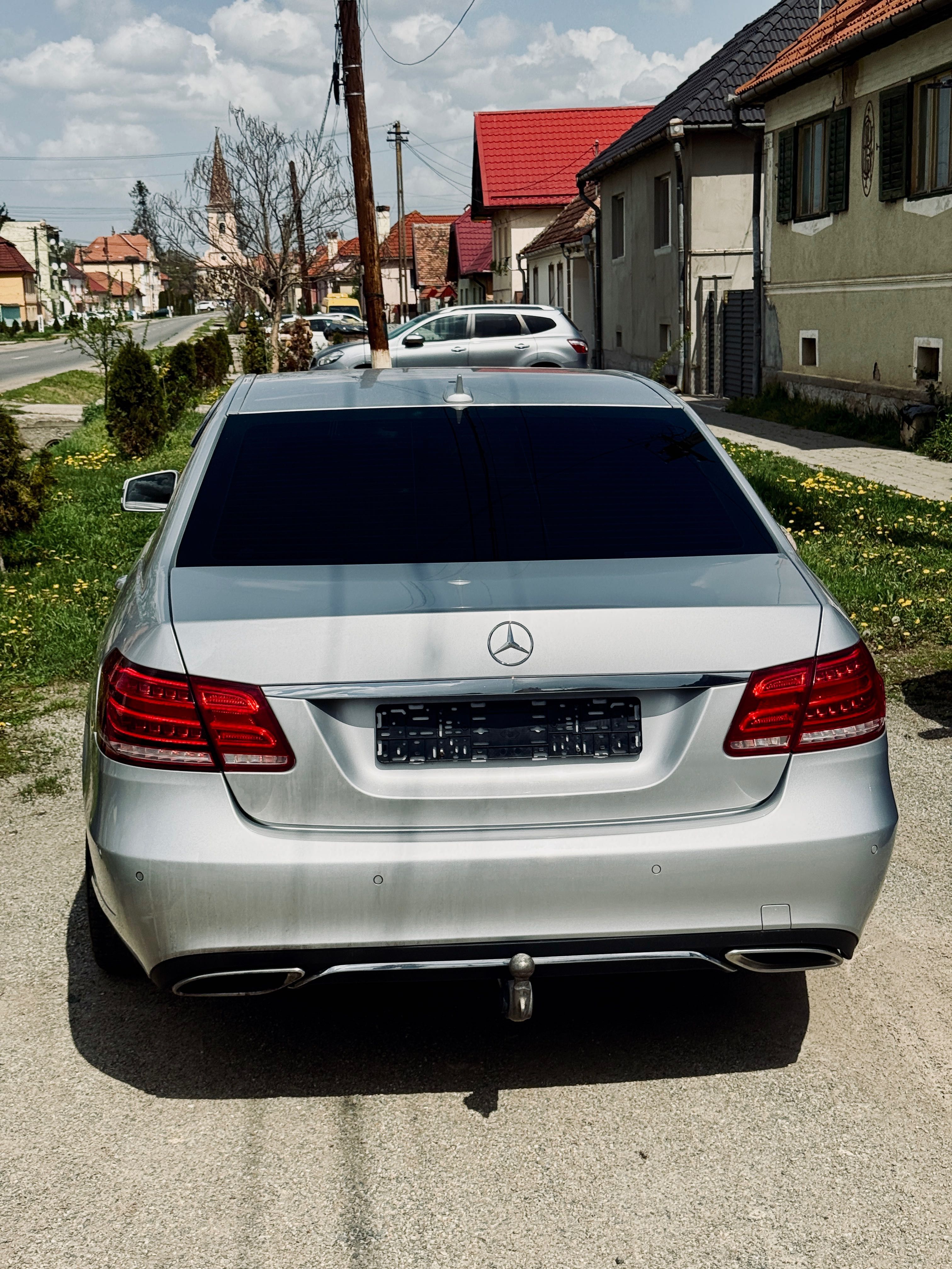 Vând Mercedes-Benz E-Class 220