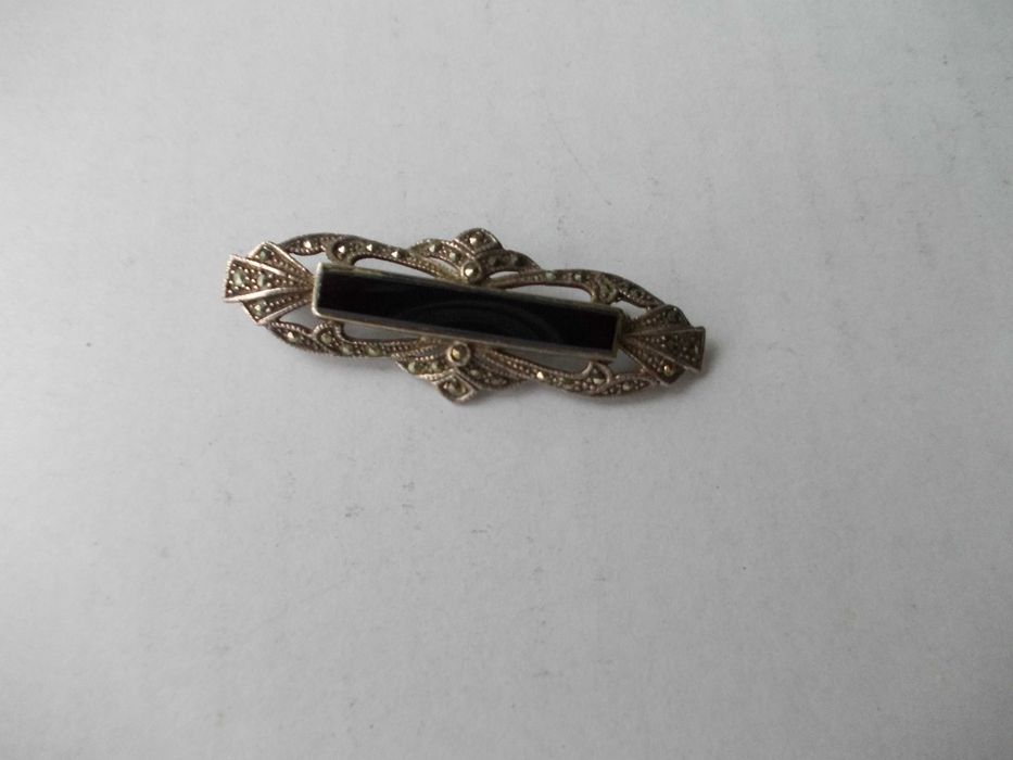 Brosa veche din argint cu onyx si markasite 2