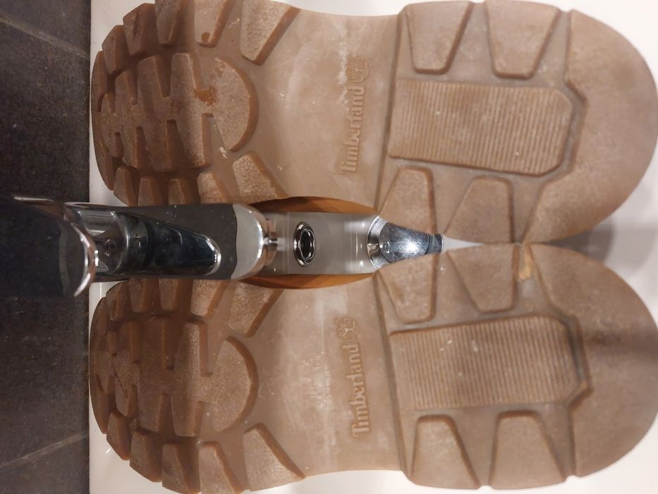 Продавам зимни боти Timberland 42