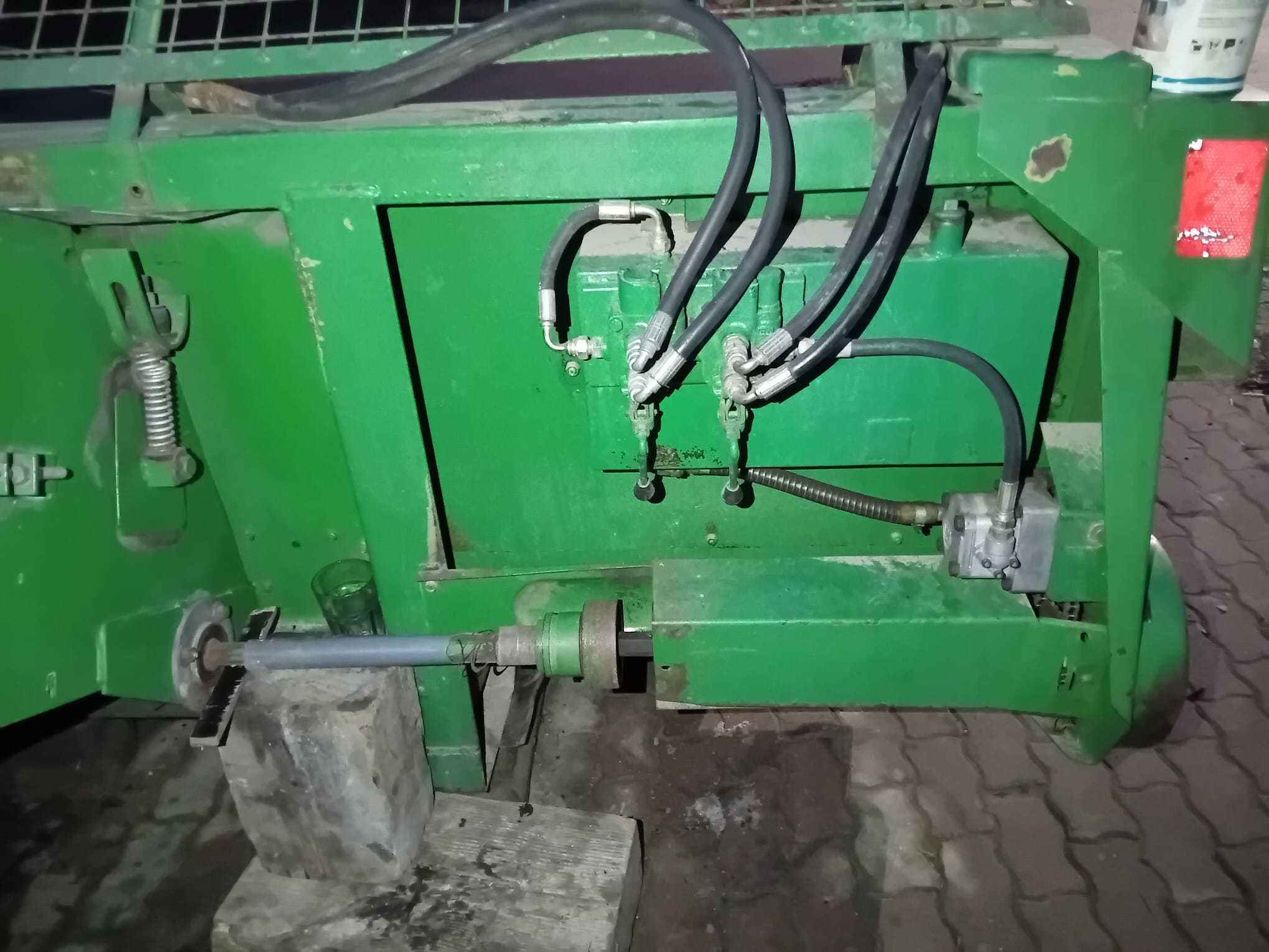 Heder de porumb / masa de porumb John Deere pe 5 randuri.