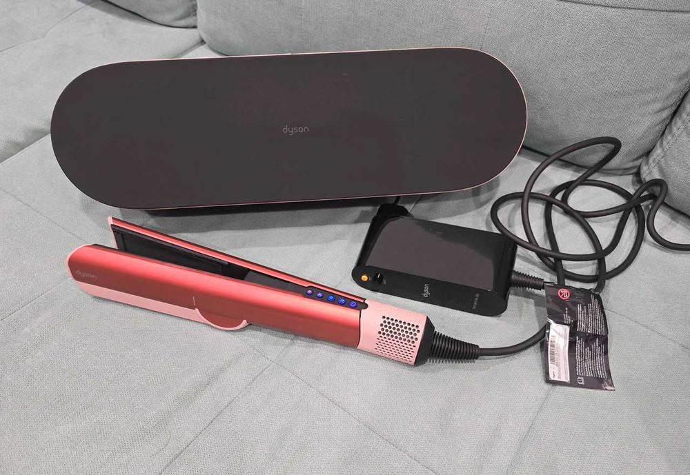 Dyson Airstrait HT01 Strawberry Bronze in cutie inca 14 luni garantie