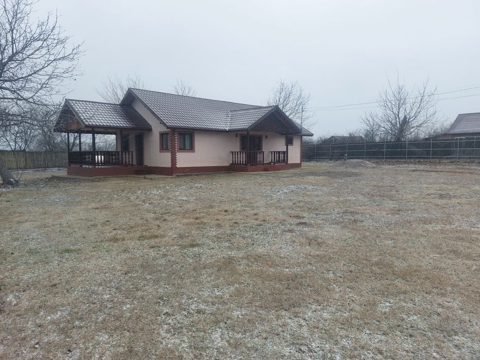 Vând casa in comuna Sapoca, zona liniștita.