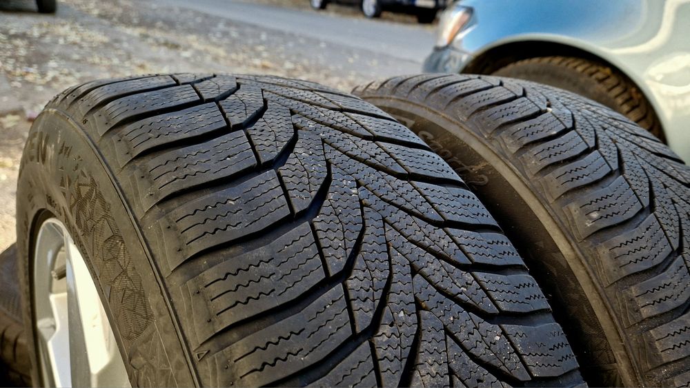 2бр 215/55/17 зимни гуми Nexen Winguard 2. 2021