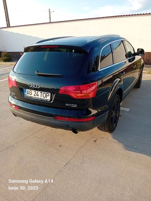 Vând Audi Q7 4X4 7 locuri
