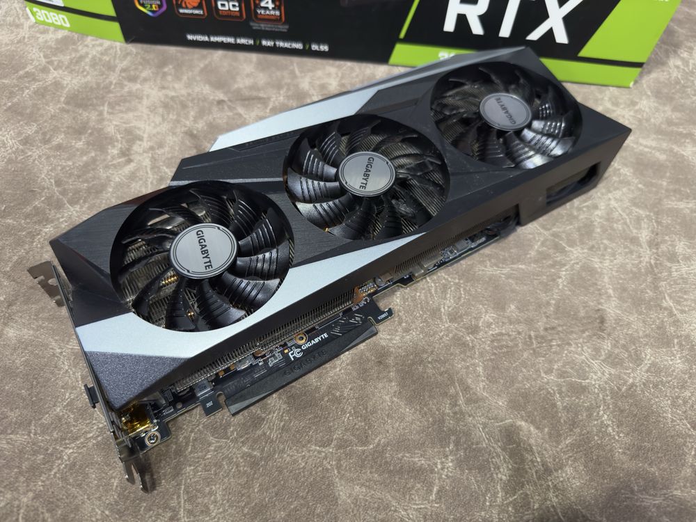 Продам видеокарту Gigabyte RTX 3080