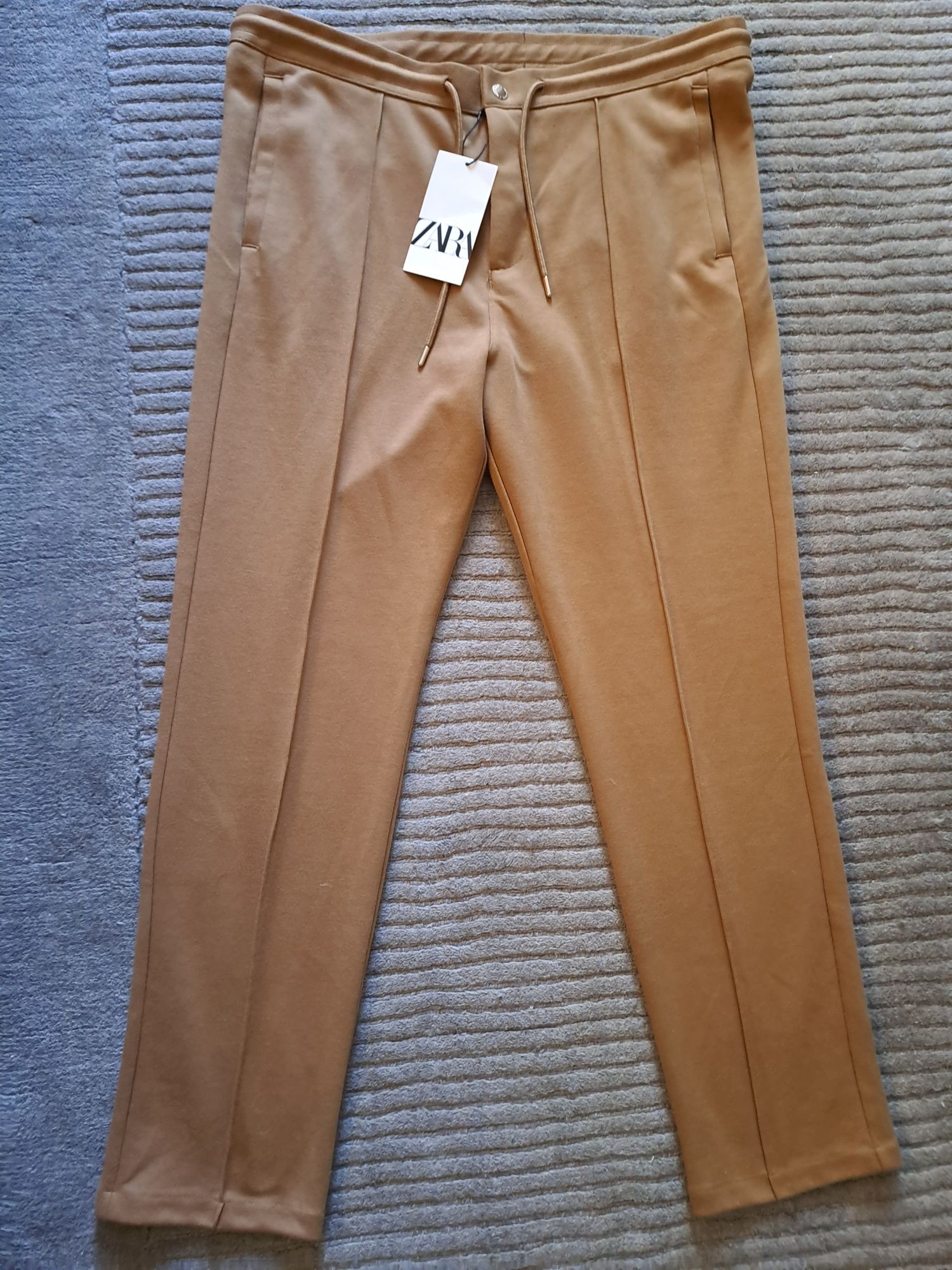 Pantaloni Zara  Premiumjogger cu dunga  M 40