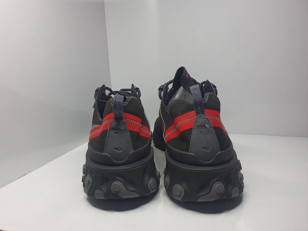 Маратонки Nike React Element 55

Обувките са носени ,но в отлично съст