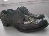 Pantofi de damă, din piele lăcuită de culoare neagra