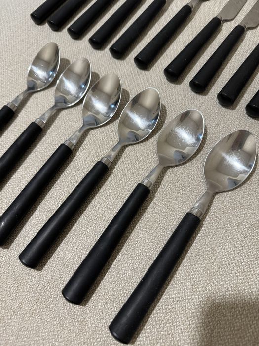 Комплект прибори за хранене