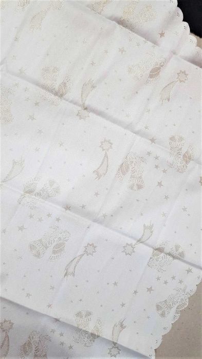 Покривка + елха + украса за Коледа