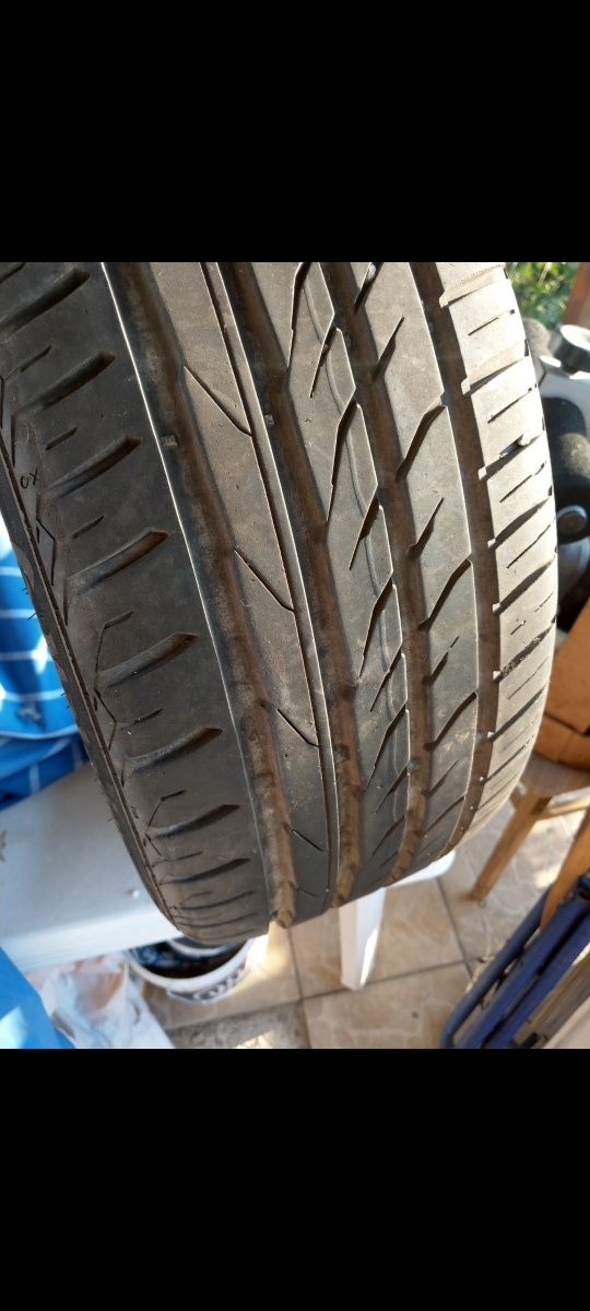 Vand 2 cauciucuri de vara - Nexen si Dunlop 225 45 17 - aproape NOI