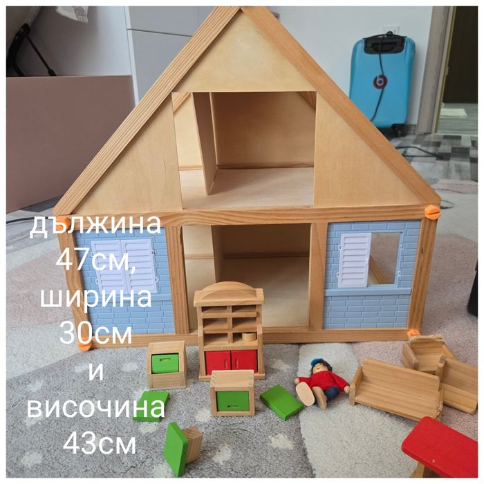 Дървена къща за кукли