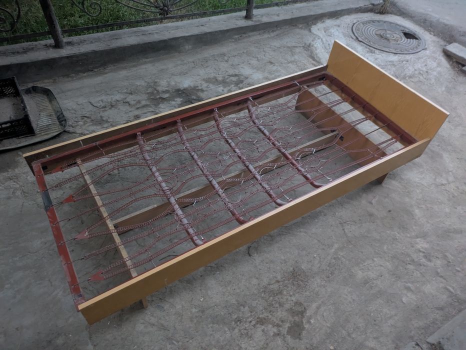 Кровать 190×85см односпальная с пружинной основой и матрасом