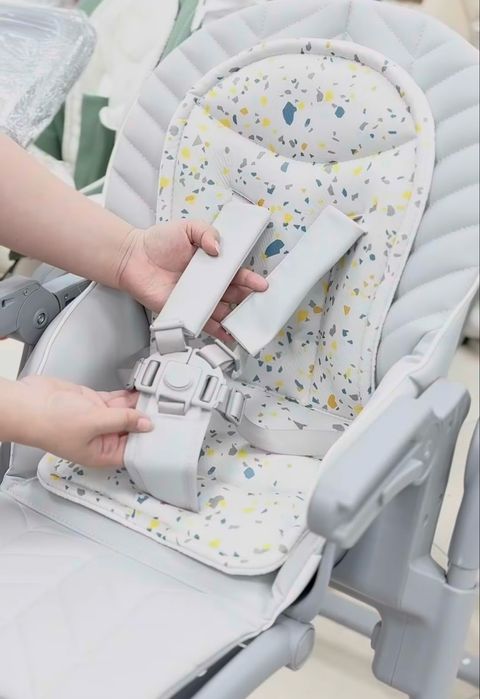 Стульчик для кормления (шезлонг для малышей с рождения)