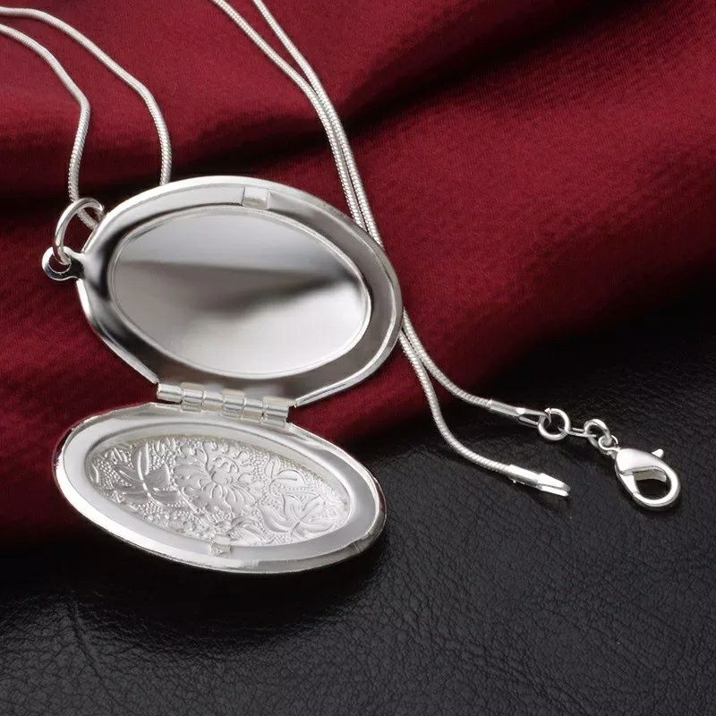 Медальоны для фотографий на цепочке в серебре