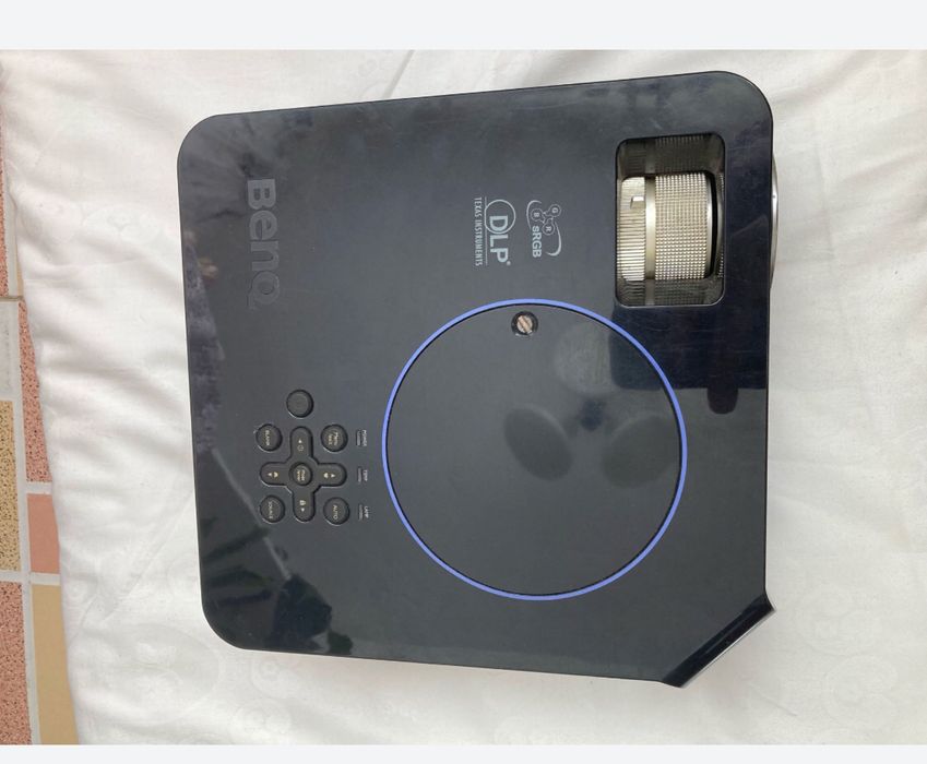 Proiector Benq. Merge si ziua