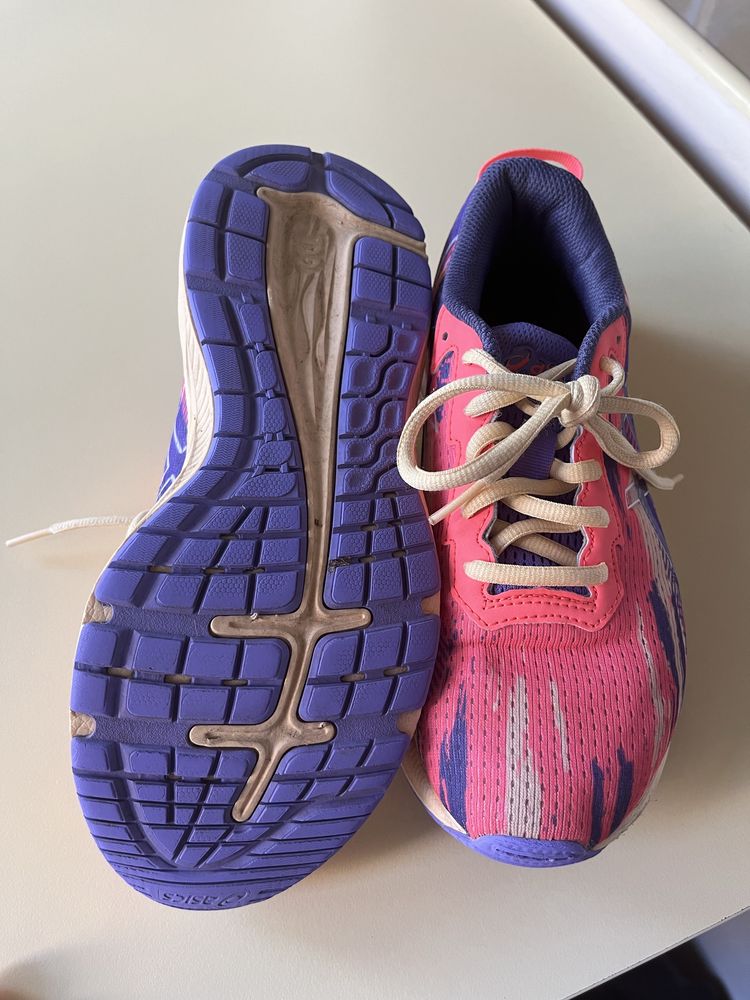 Asics маратонки
