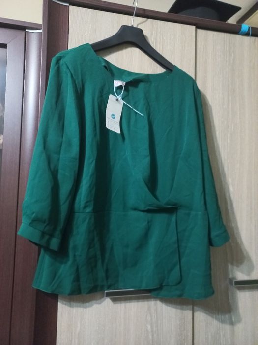 Bluza ușoară , clasica , nouă.