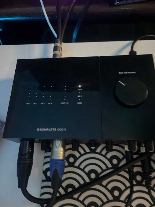 Звуковая карта Native Instruments Komplete Audio 6 MKII
