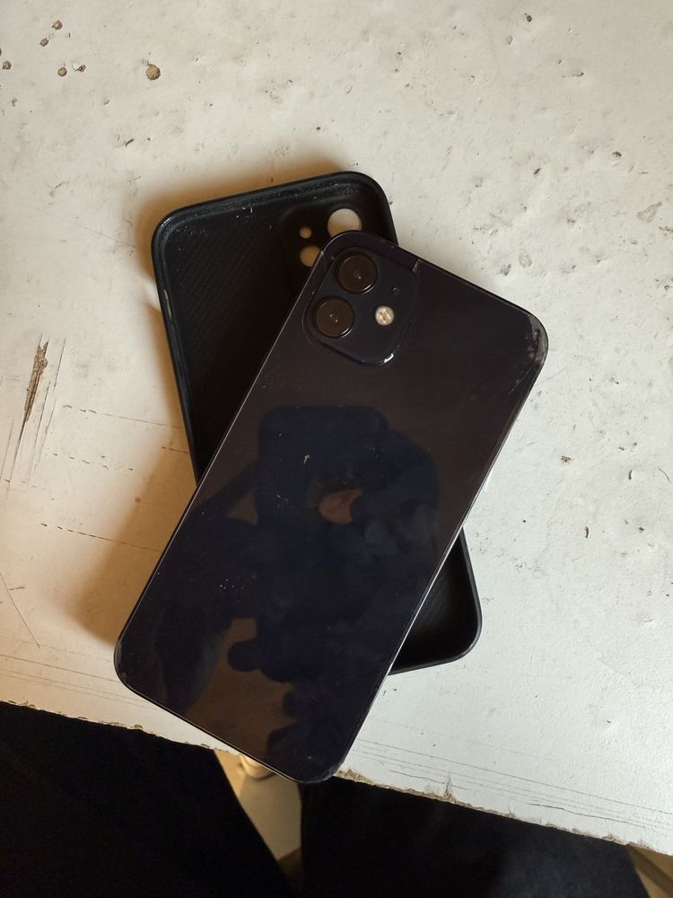 Iphone 12.