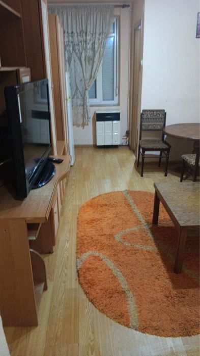 Inchiriez garsoniera