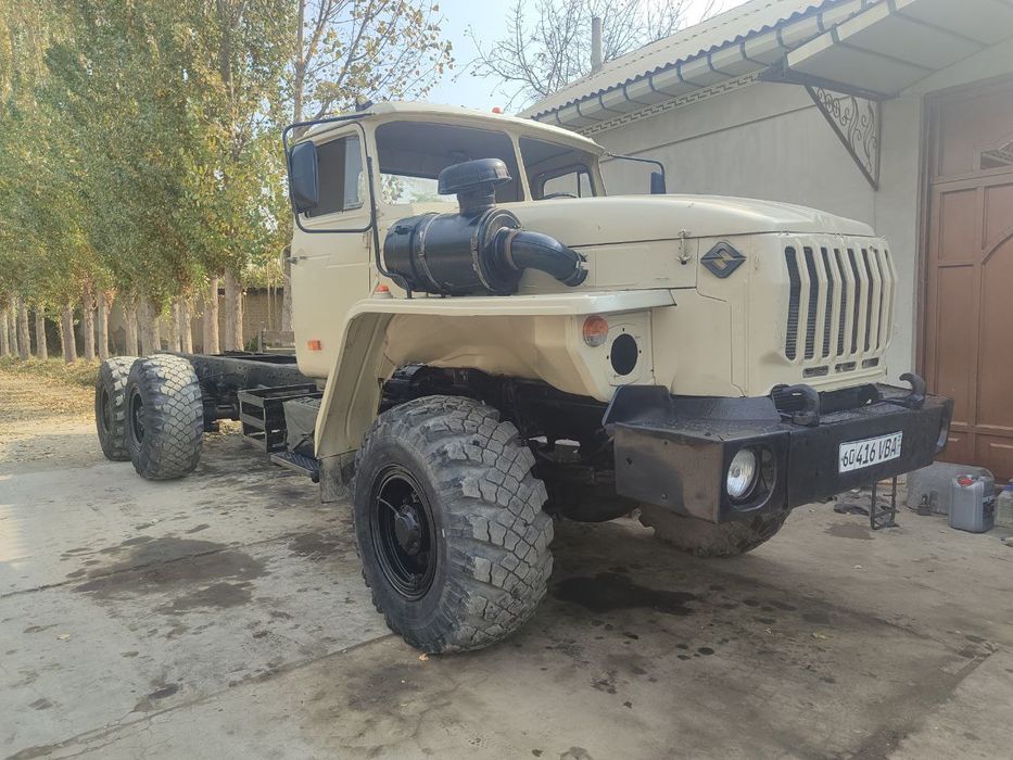 Урал авто кран шасси 2005 йил срочно сотилади