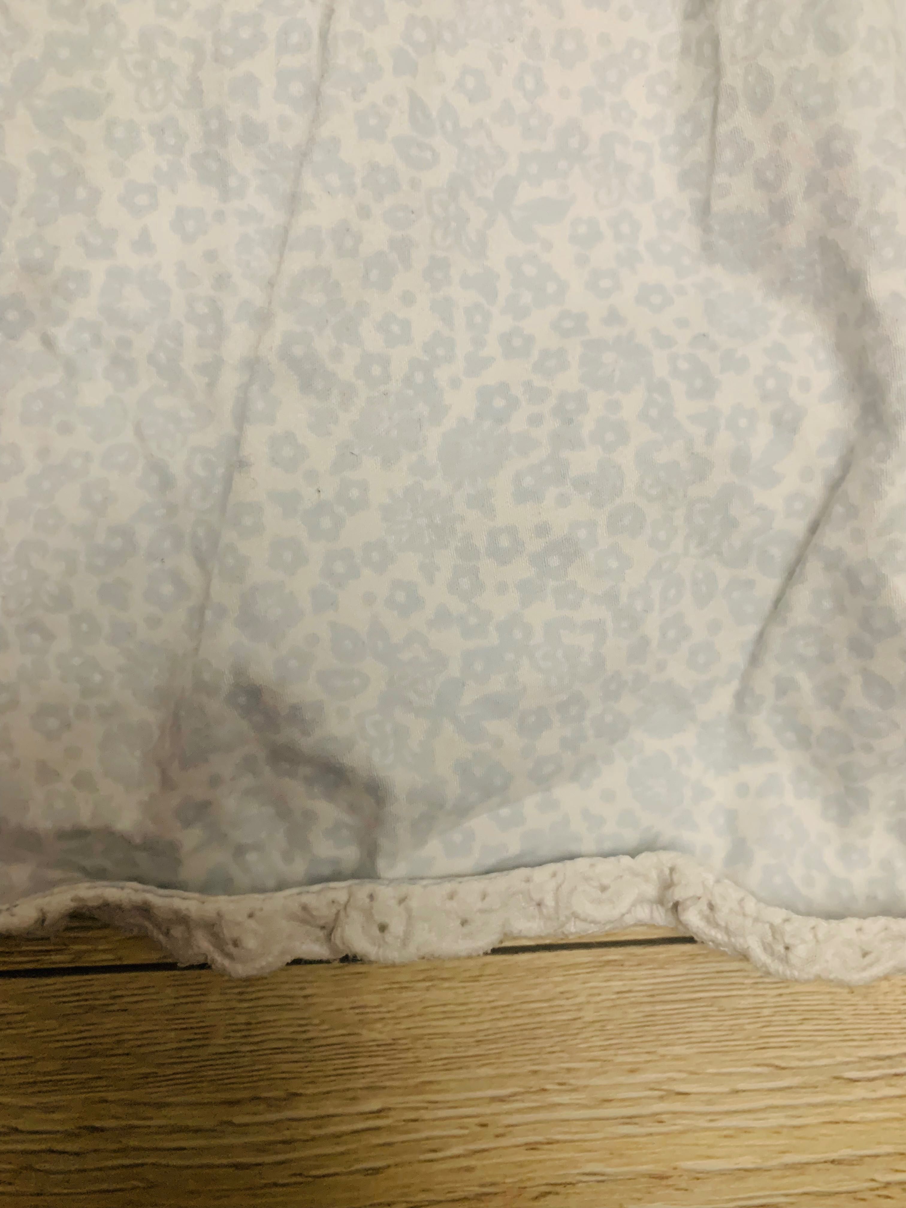 rochita Prenatal f finuta crosetata manual pe margine