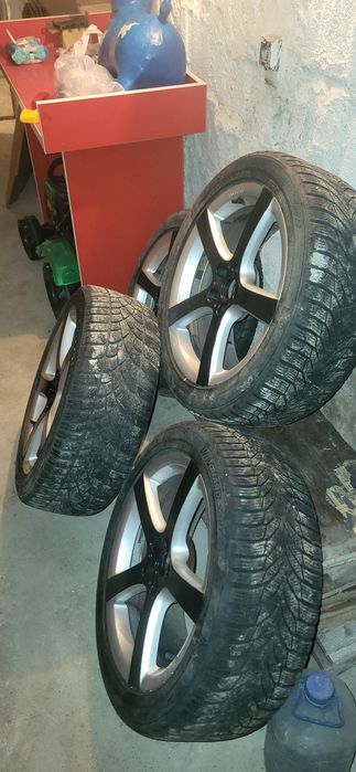 Jante de aliaj pe 17 cu tot cu cauciucuri M+S