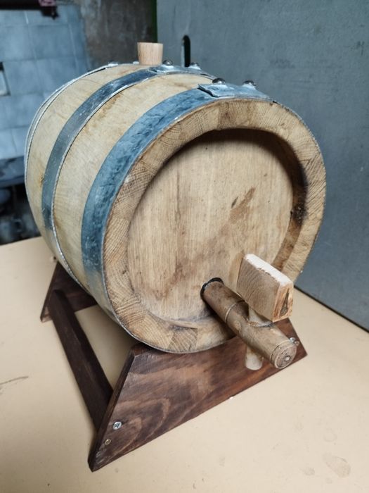 Почти ново дъбово буренце със стойка