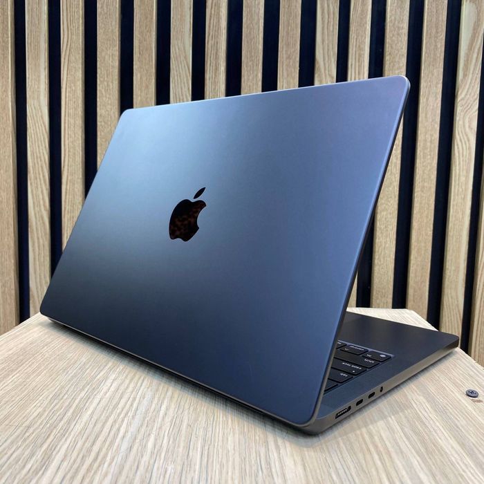 MacBook Pro M3 Pro  14inch 36/100%