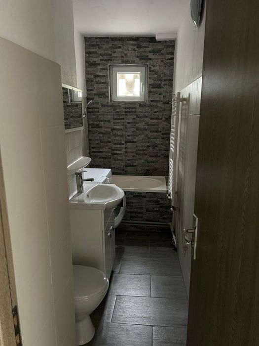 Persoana fizica inchiriez apartament mobilat si utilat