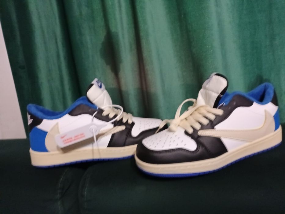 Jordan 1 low travis scott