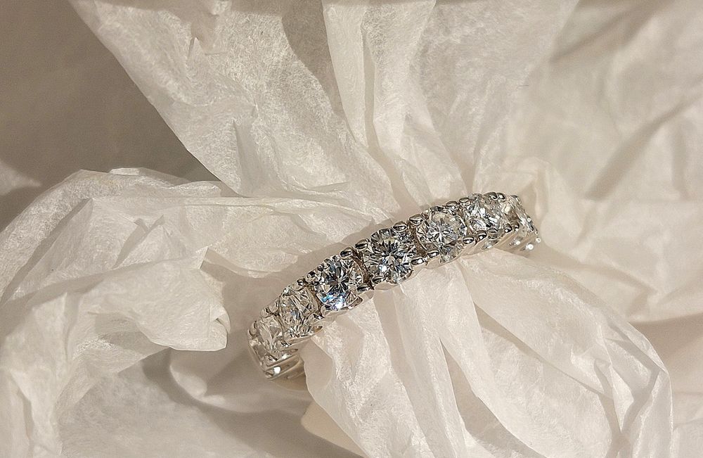 Продам кольцо "Дорожка" из белого золота с бриллиантами CVD