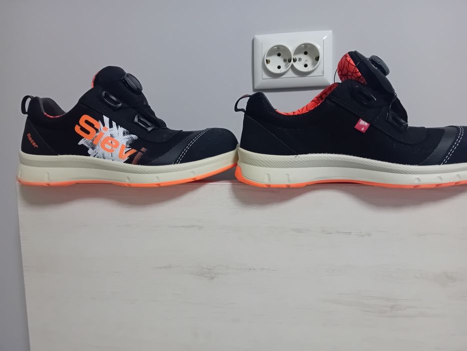 Продавам чифт работни обувки марка SIEVI 44 номер