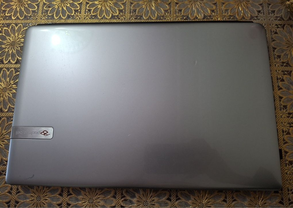Notebook laptop.