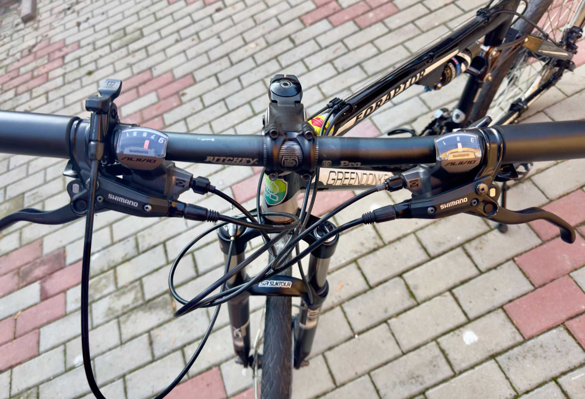 Bicicleta full suspension aer, frane disc Shimano roti 26" 3x9 viteze